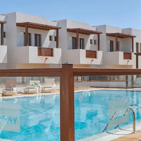 Lägenhet Calero Surfin - Shared Pool, 10 Minutes Walking To Harbour